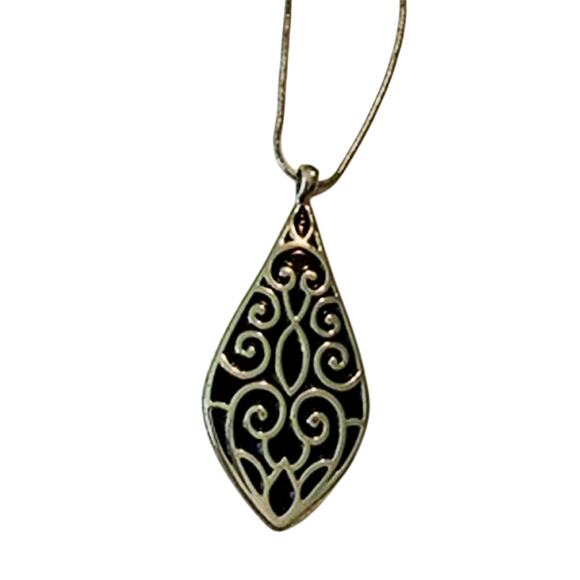 Scroll & Vine 34" Adjustable Silver Chain Necklace with Reversible Pendant - Picture 5 of 9